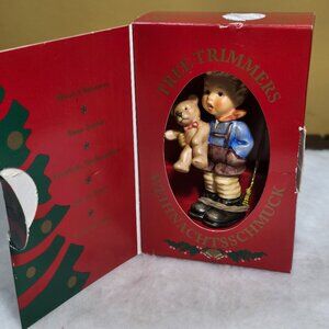 Vintage NIB Hummel # 1387 Hum 2074/A/O  "Christmas Gift" Ornament 1997 Germany